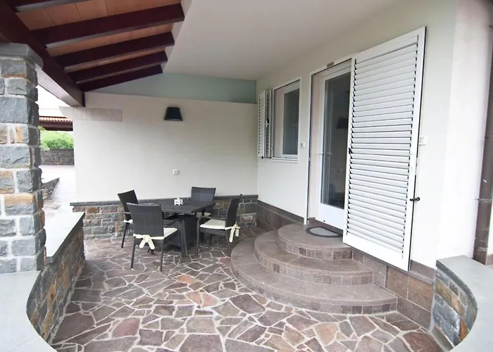 Debeli Rtic Daire Ankaran