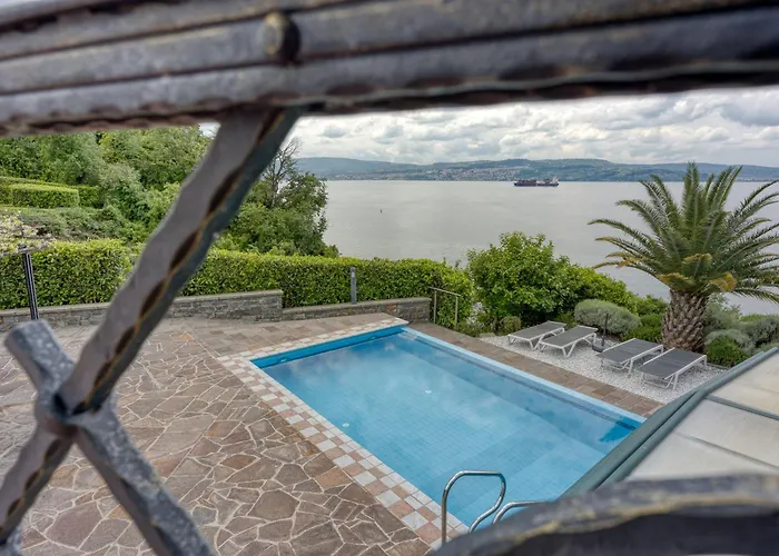 Debeli Rtic * Ankaran