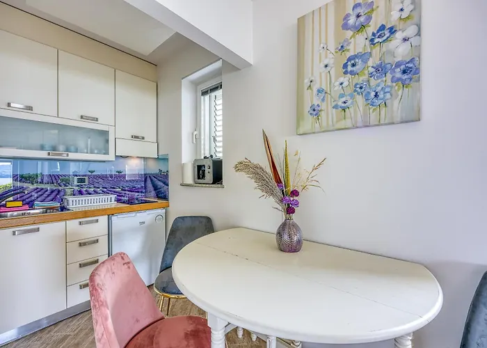 Debeli Rtic Daire Ankaran